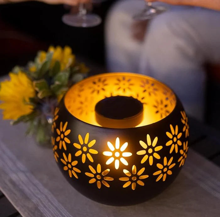 Lampka świecowa z motywem kwiatowym - FloraGlow