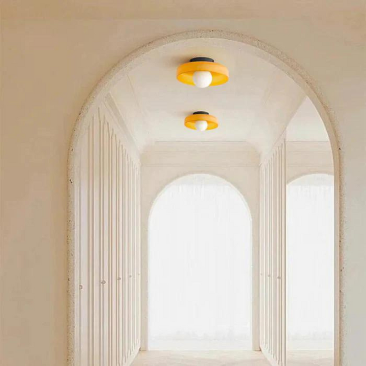 Ronde Plafondlamp met Stijlvolle Functionaliteit - LumiSphere