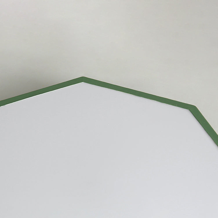 Detail van de hoek van het witte lichtpaneel met smalle groene rand 19