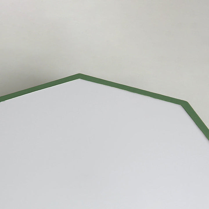 Detail van de hoek van het witte lichtpaneel met smalle groene rand 19