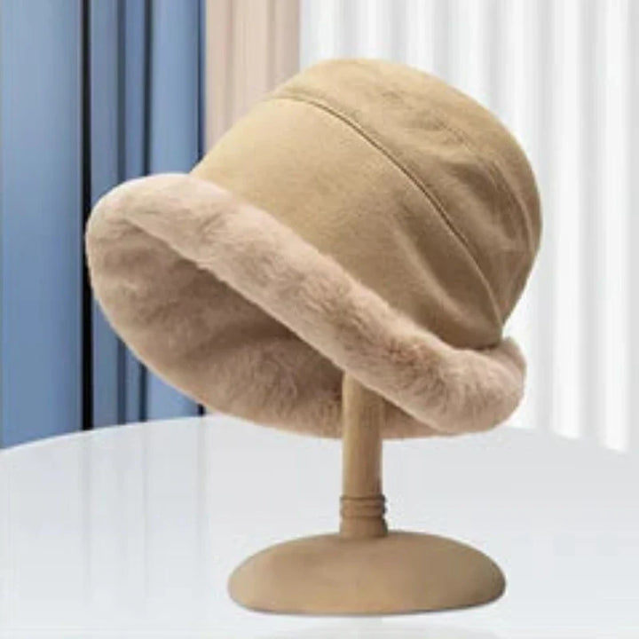 Modna damska czapka zimowa - FrostChic