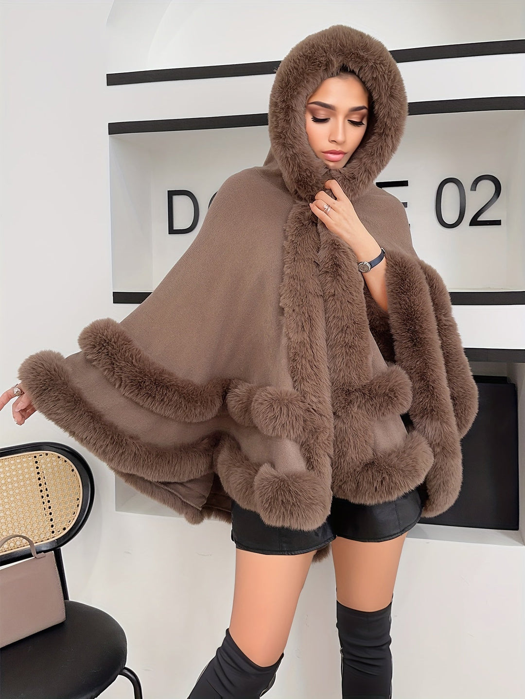 Oversized Furry Cape Jas voor Vrouwen - Fiona