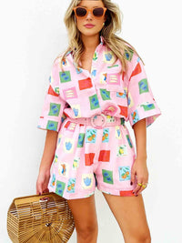 Trendy summer outfit with colorful blouse and shorts - SonneSet