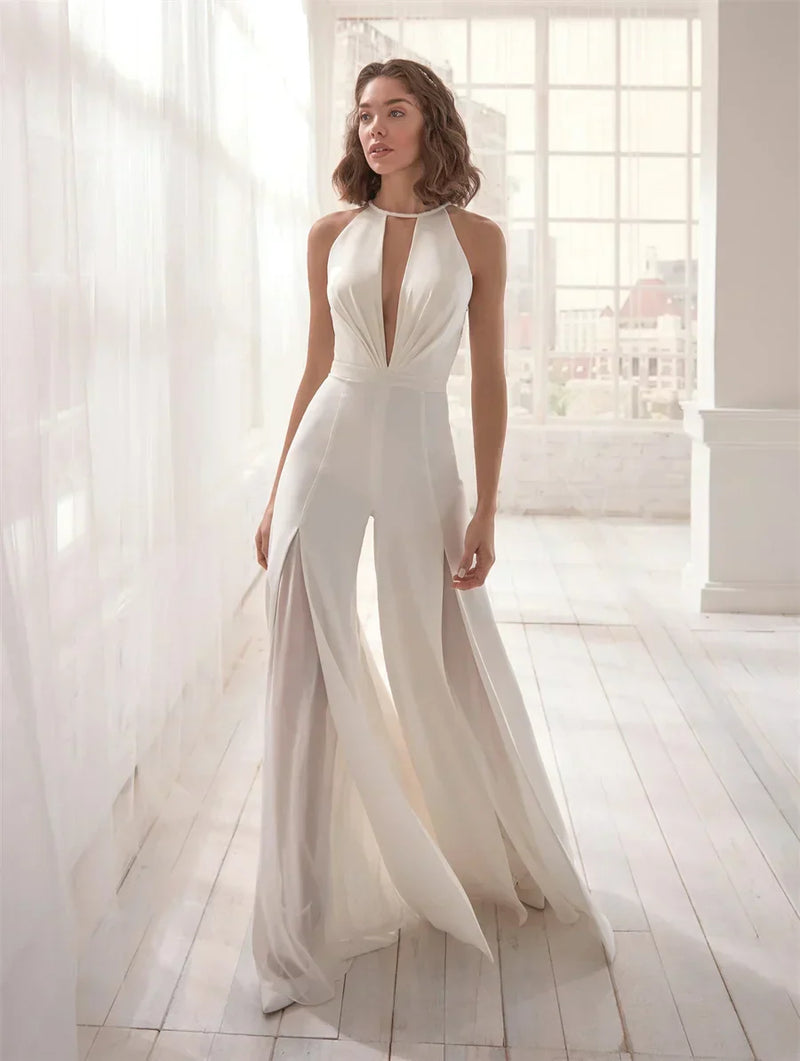 Trendy women's jumpsuit with V-neck – Noemi