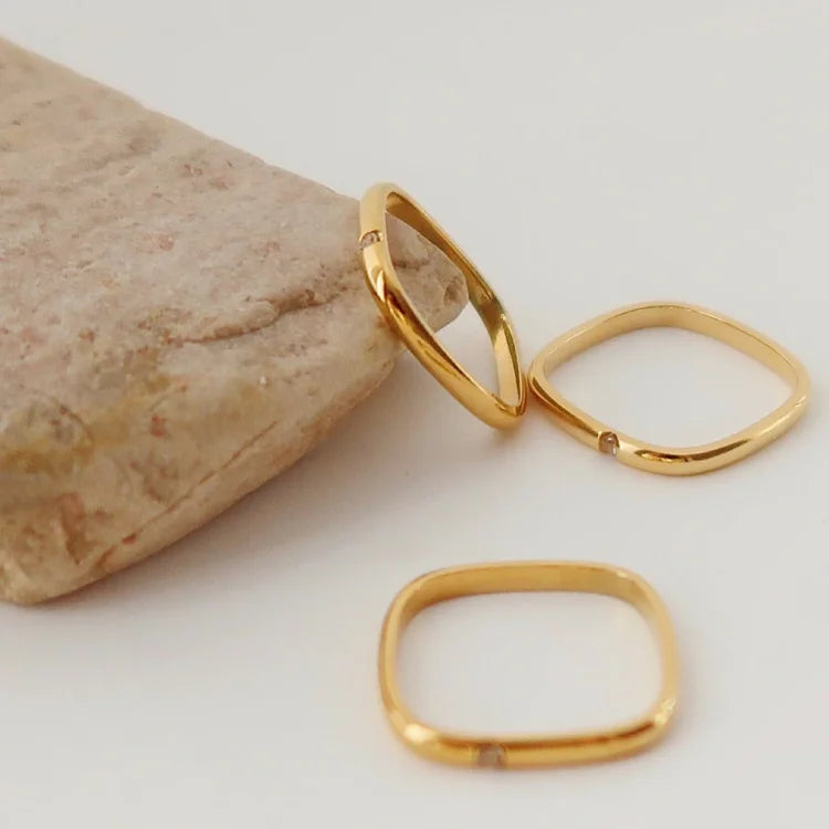 Minimalist Zirconia Ring - Leona
