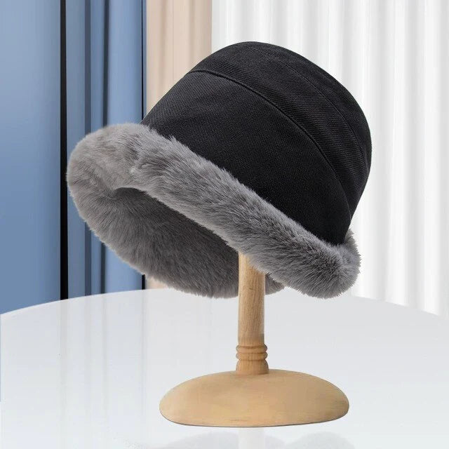 Modna damska czapka zimowa - FrostChic