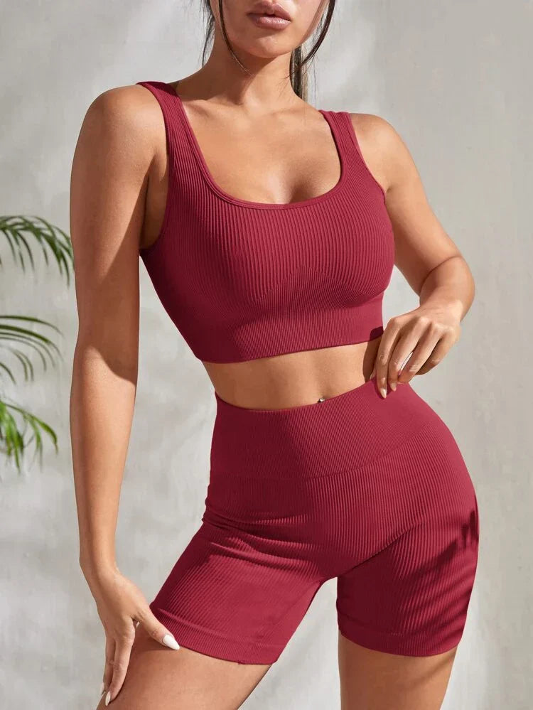 Dwuczęściowy damski zestaw fitness z szortami i topem - Sienna
