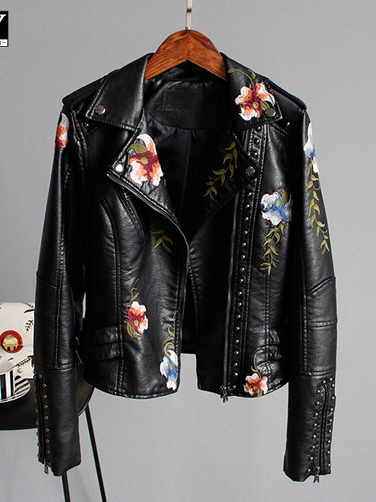 Short-cut women's jacket made of synthetic leather with zipper - Rona