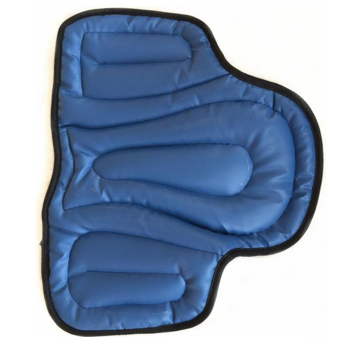Blauw gewatteerd zadelkussen met zwarte rand, los neergelegd op een lichte achtergrond 10