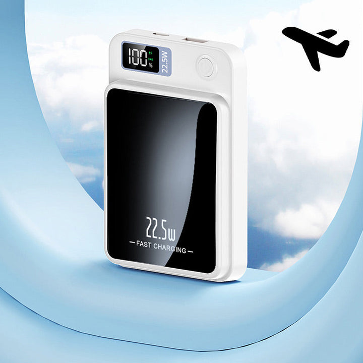 Witte powerbank met display voor een vliegtuigraam, als verwijzing naar gebruik onderweg en op reis. 8