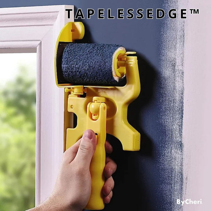 Gele randverfroller met blauwgrijze verfrol wordt met één hand langs een wit kozijn over een donkerblauwe muur geleid. 1