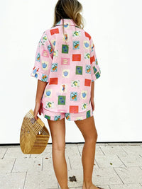 Trendy summer outfit with colorful blouse and shorts - SonneSet