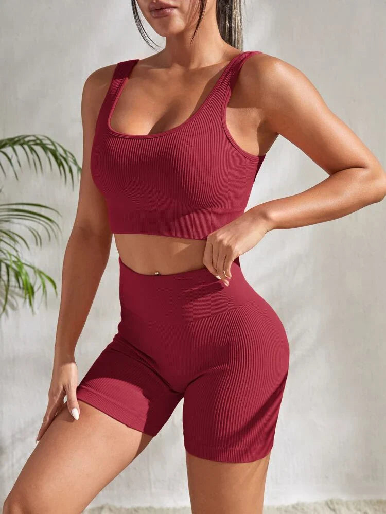 Dwuczęściowy damski zestaw fitness z szortami i topem - Sienna