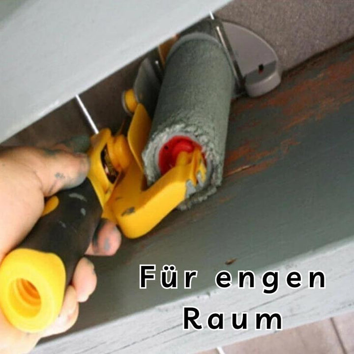 De gele rander schildert in een smalle ruimte onder een balk, vastgehouden met een verfbesmeurde hand aan een zwarte steel. 4