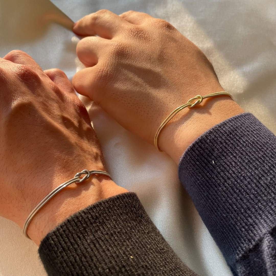 Minimalist Knot Bracelet – Elva