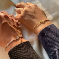 Minimalist Knot Bracelet – Elva