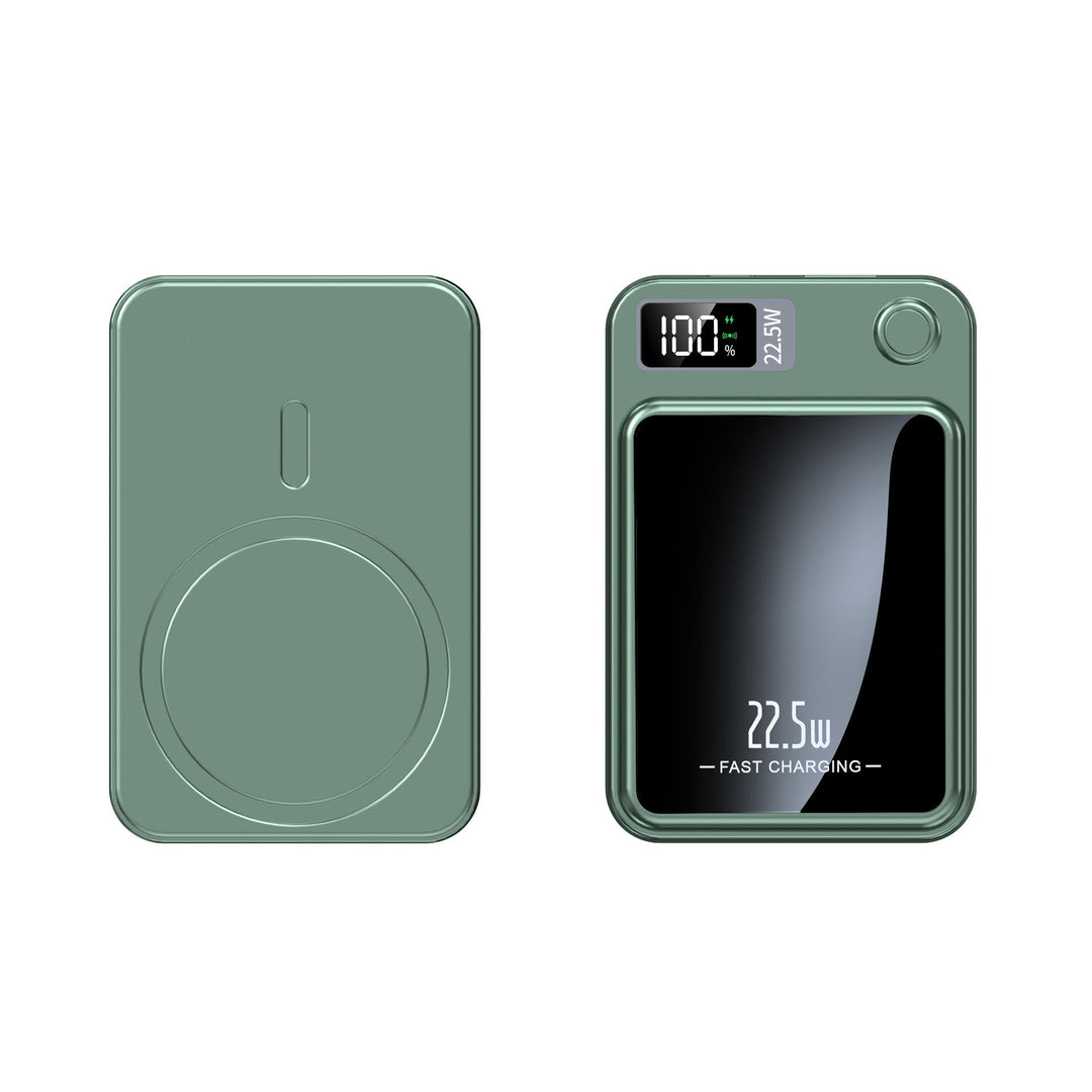 Groene powerbank van voor- en achterkant, met magnetische ring op de achterzijde en een display bovenaan. 4