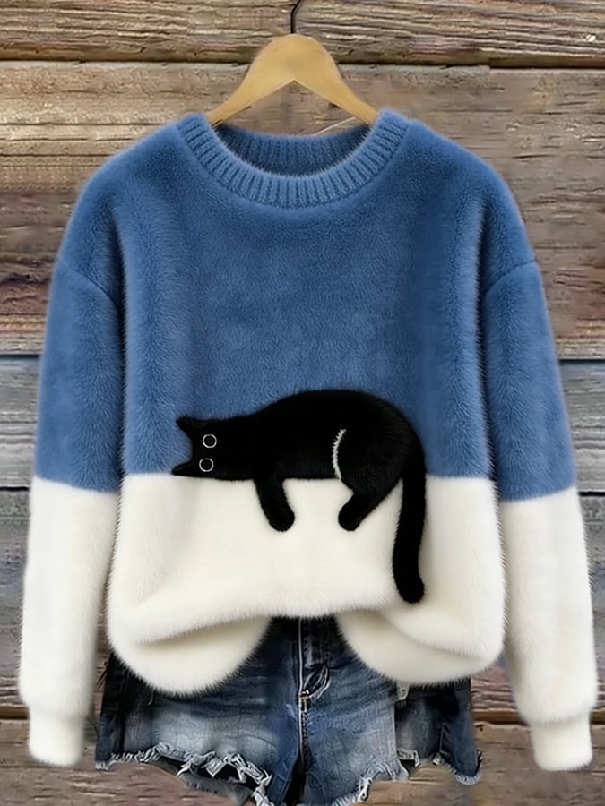 Donkerblauwe pluizige trui met witte onderkant en mouwen en een zwarte kat, aan hanger 8