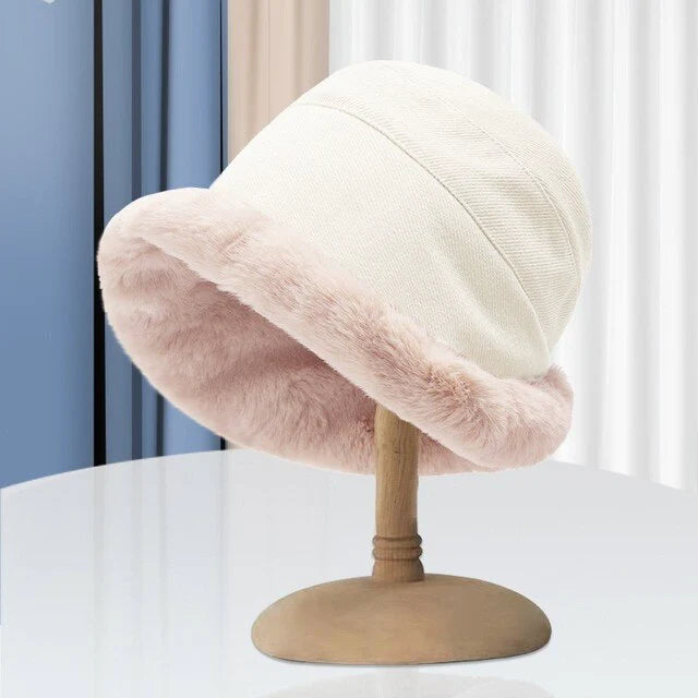 Modna damska czapka zimowa - FrostChic