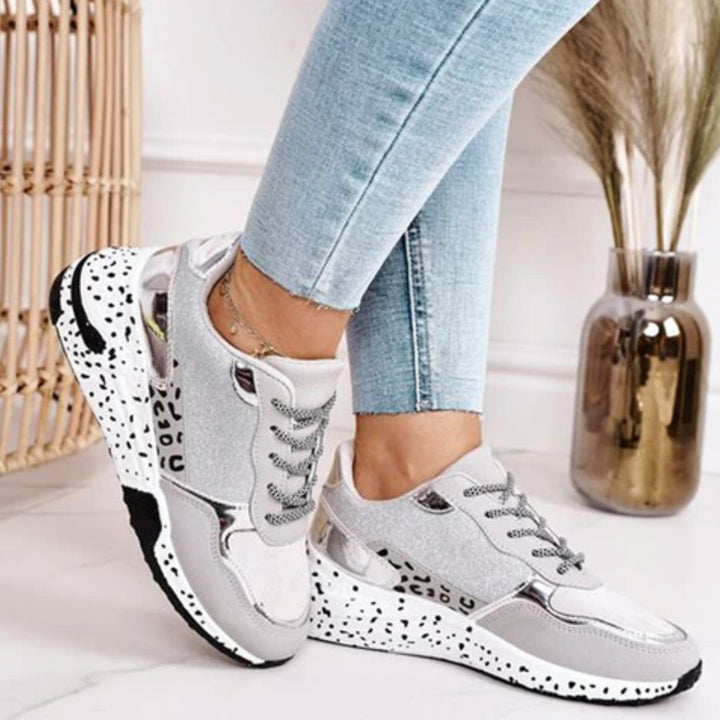 Modern Sneakers with Ergonomic Footbed - Luna