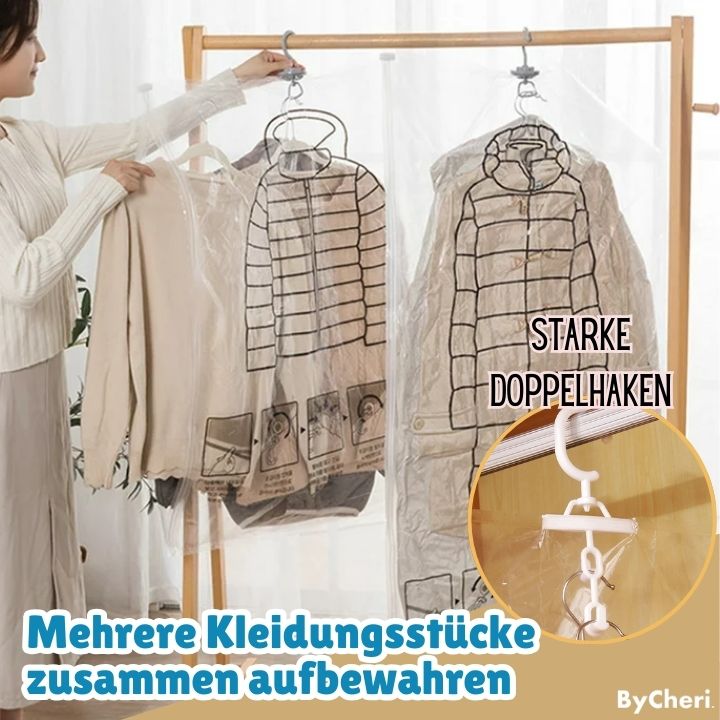 Vrouw hangt kleding in doorzichtige zakken aan een houten kledingrek, met een inzet van de stevige dubbele witte haak. 4