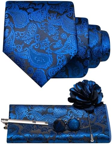 Stropdasset met paisleymotief in blauw op zwarte ondergrond: stropdas, pochet, manchetknopen, dasspeld en bloemvormige reversspeld. 14
