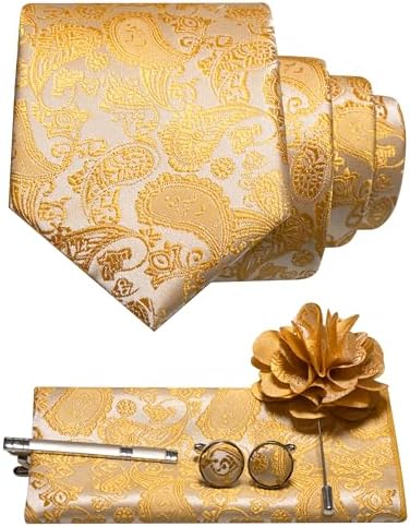 Stropdasset met paisleymotief in goudgeel op lichte ondergrond: stropdas, pochet, manchetknopen, dasspeld en bloemvormige reversspeld. 16