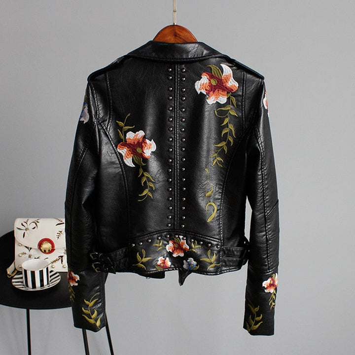 Short-cut women's jacket made of synthetic leather with zipper - Rona