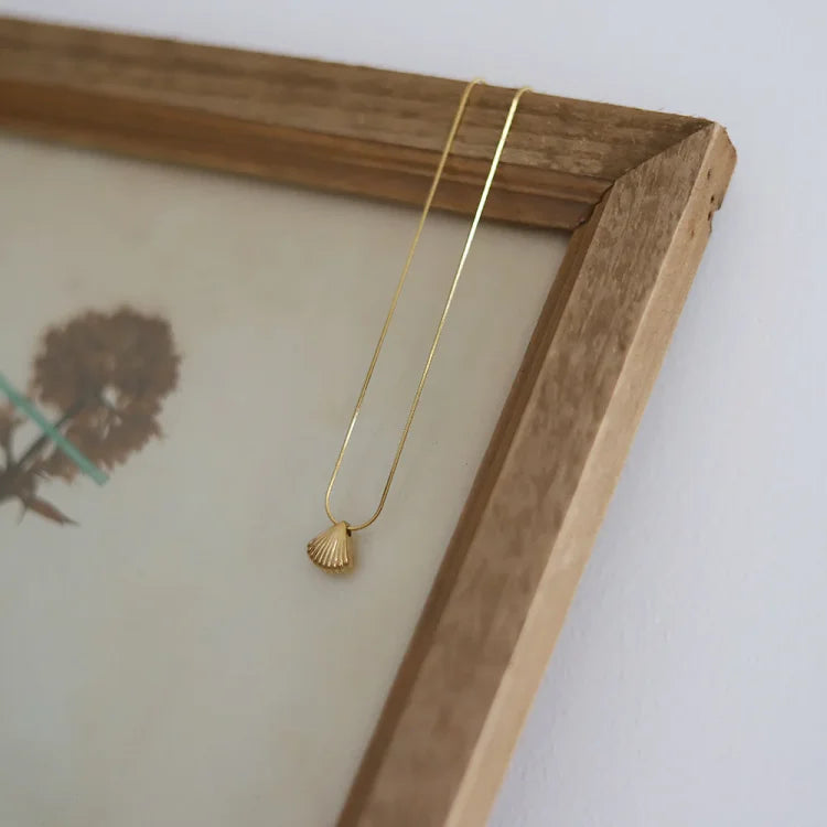 Gold Saint James Shell Flower Necklace - Lila