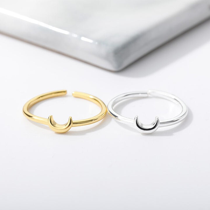 Minimalist Crescent Moon Ring - Nova