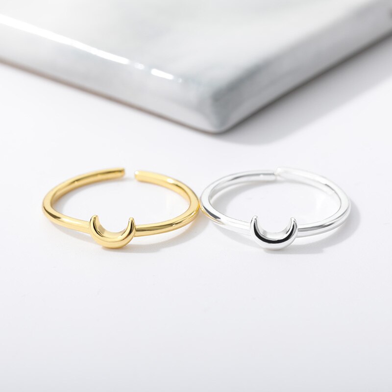 Minimalist Crescent Moon Ring - Nova