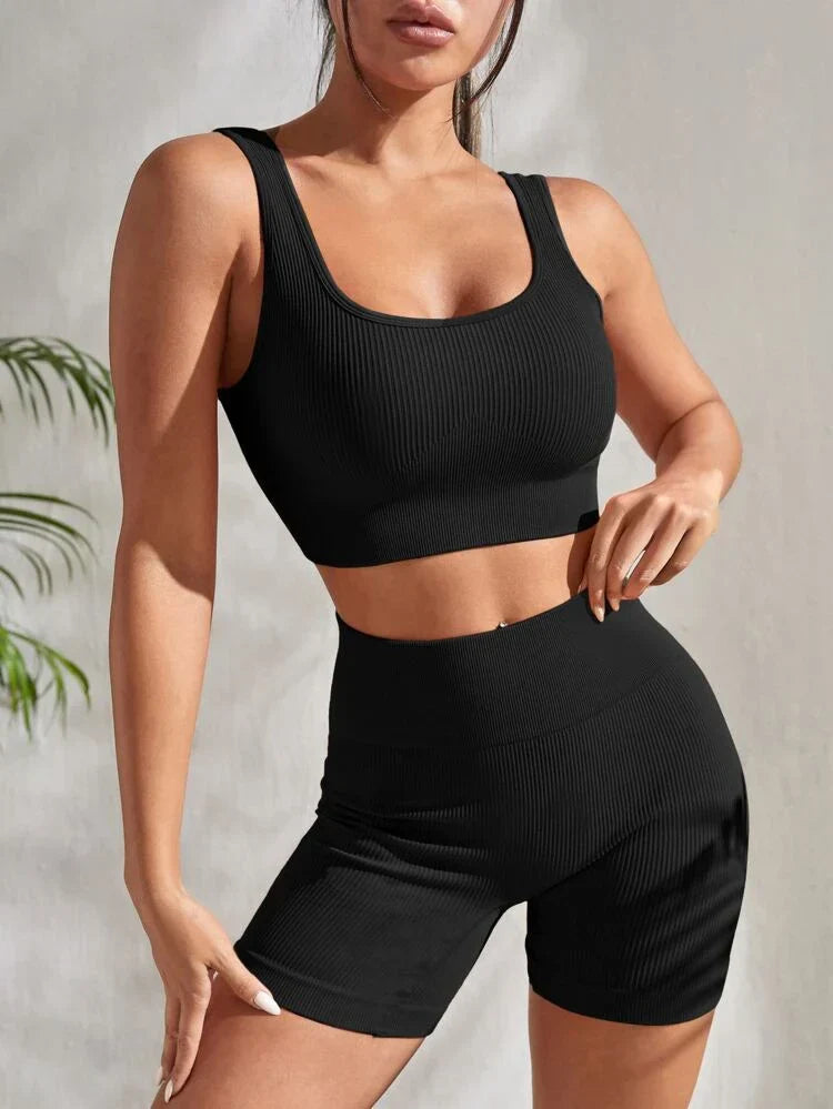 Dwuczęściowy damski zestaw fitness z szortami i topem - Sienna