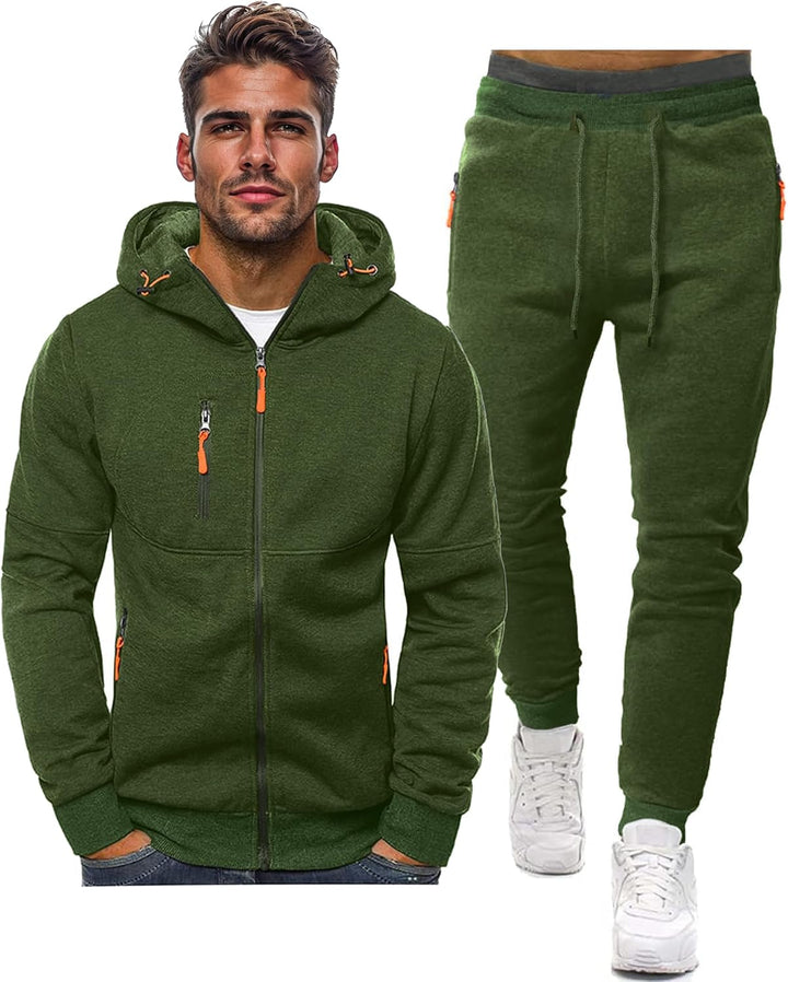 Groen vest met capuchon en bijpassende joggingbroek naast elkaar, met oranje ritsen en trekkoord in de taille 8