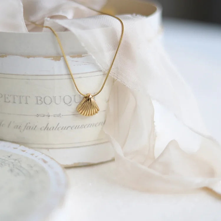 Gold Saint James Shell Flower Necklace - Lila