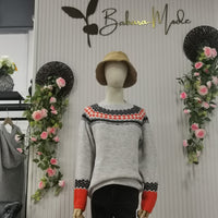 Skandynawski modny sweter z żywym wzorem - NordicChic