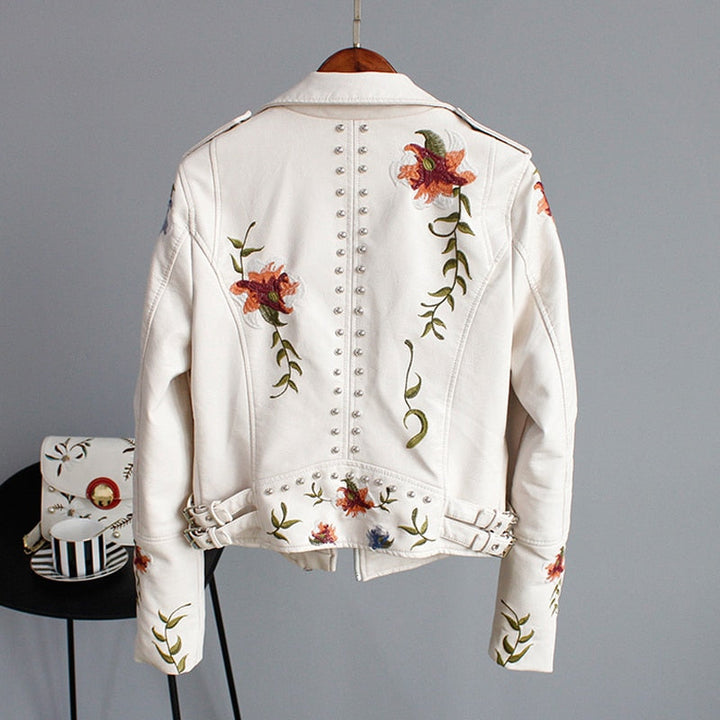 Short-cut women's jacket made of synthetic leather with zipper - Rona