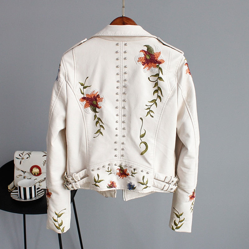 Short-cut women's jacket made of synthetic leather with zipper - Rona