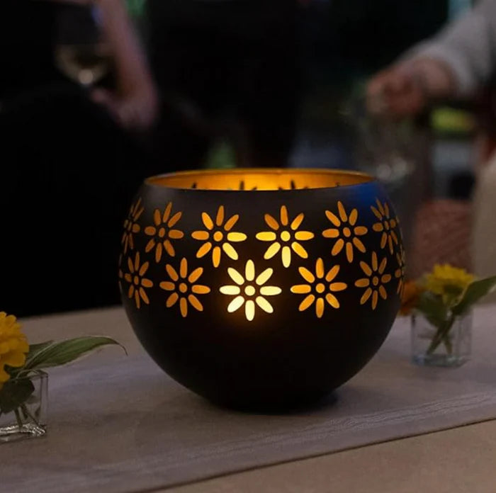 Lampka świecowa z motywem kwiatowym - FloraGlow