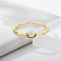 Minimalist Crescent Moon Ring - Nova