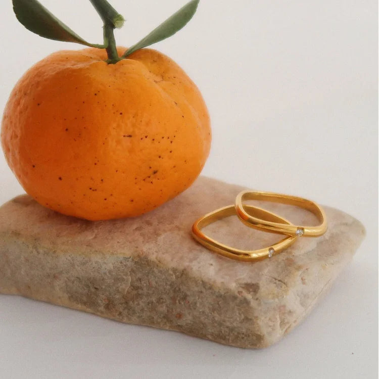 Minimalist Zirconia Ring - Leona