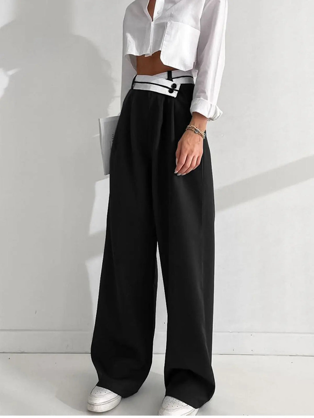 Timeless Women's Pants with Stylish Fit - Clara