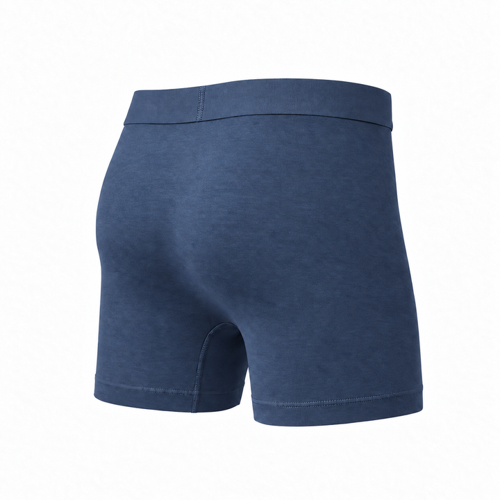 Staalblauwe boxershort in achteraanzicht van schuin opzij, met effen stof en brede tailleband. 11