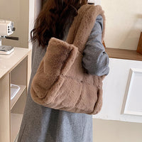 Sammy Jackson™ Pipa Plush Handbag | A Comfortable & Wintery Women's Bag