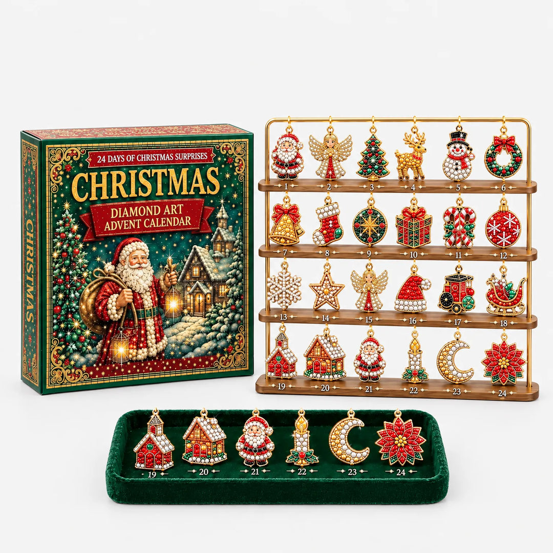 Verpakking met kerstman, gouden rek met 24 genummerde hangers van engel tot sleetje en een fluwelen bakje met nummers 19 tot en met 24, op wit. 4