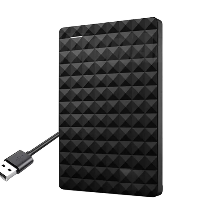 Zwarte harde schijf met ruitpatroon, schuin van voren, met aangesloten USB-kabel links 1