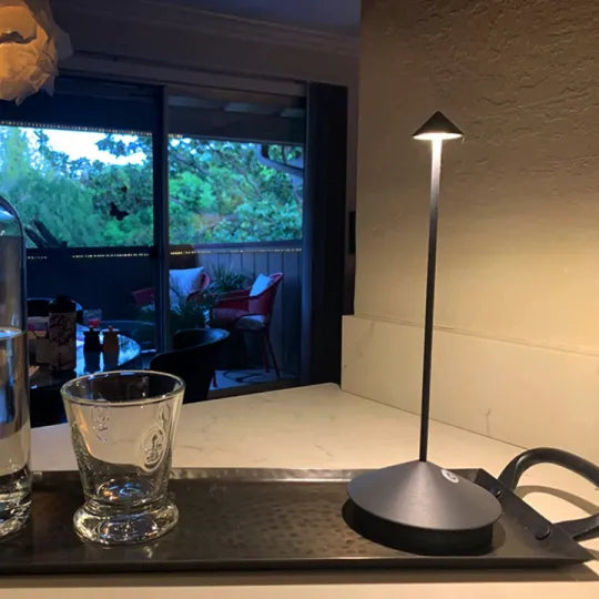Drahtlose LED Tischlampe - LumeElegance 