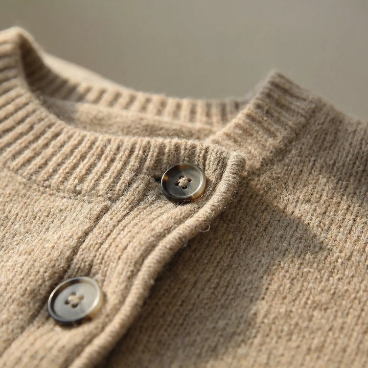 Eleganter Wickelstrickjacke Mit Knopfdetail - Marcella