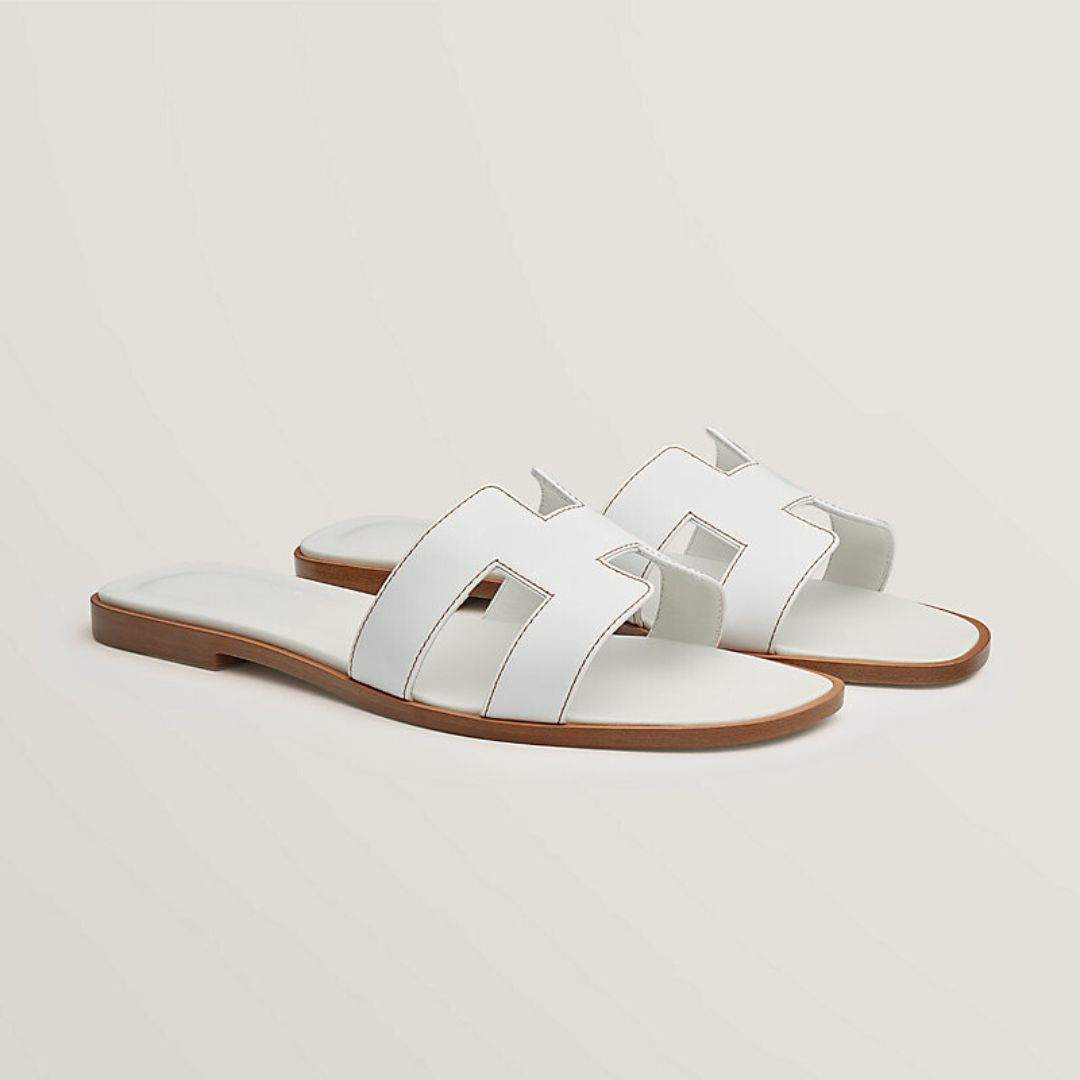 Flat Sandals With Cut-Out Strap Design - Diana