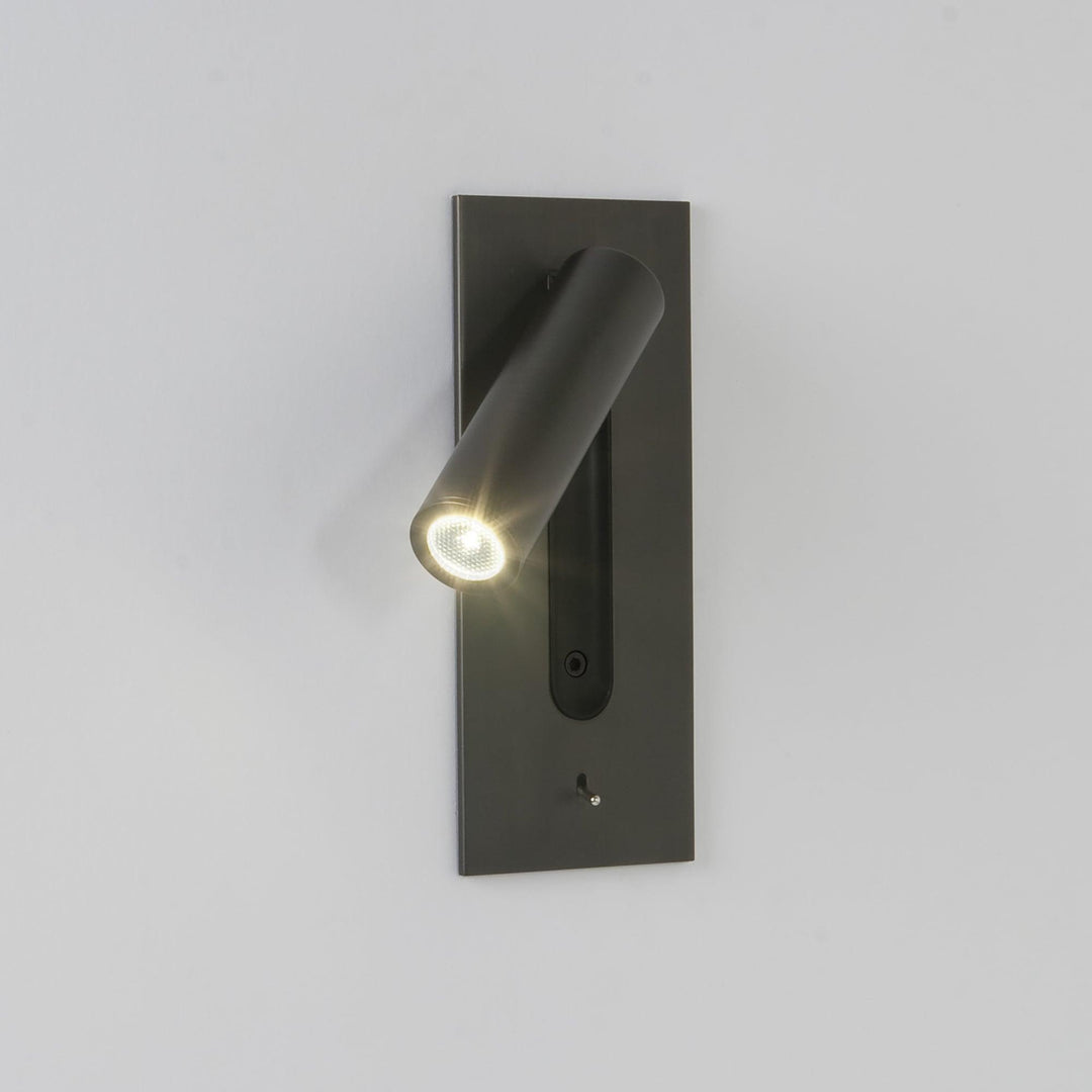 Maatschema van de wandlamp met afmetingen van plaat en cilinder, plus zijaanzicht van de inbouwdiepte 5