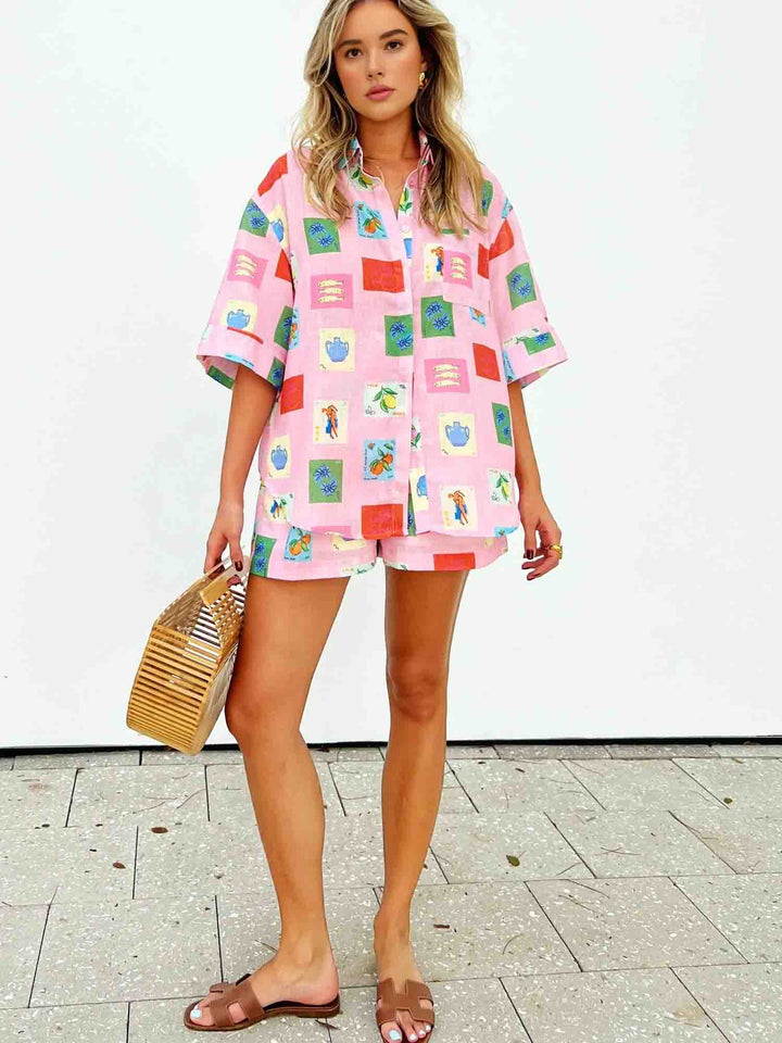 Trendy summer outfit with colorful blouse and shorts - SonneSet